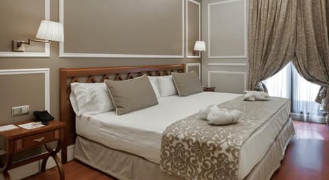 Catalonia las Cortes, Room