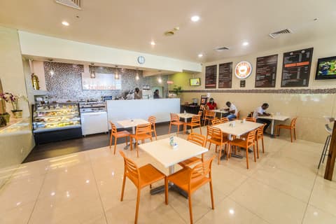 Jamaica Pegasus, Restaurant