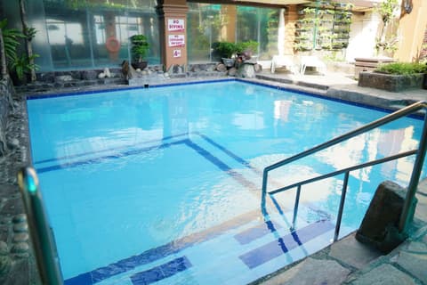 Bayview Park Hotel, Pool