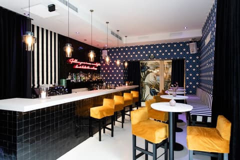 Puro Grand, Restaurant