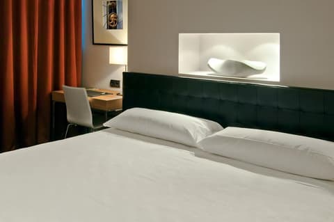 URH Zen Balagares, Room