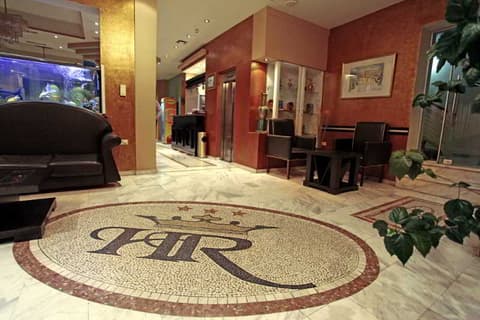 Regency Hotel, Lobby