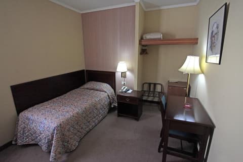 Regency Hotel, Room
