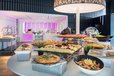 Barcelo Raval, Restaurant