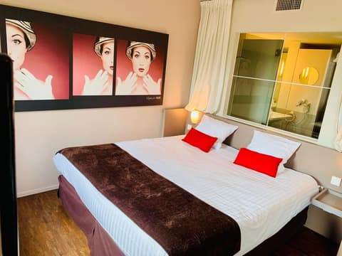 Standing Hotel Suites, Room