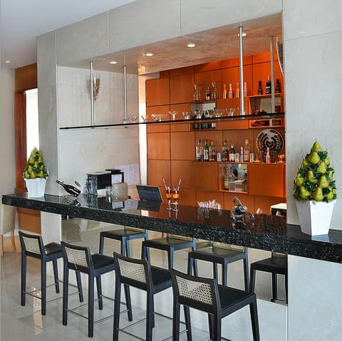 Royalty Barra Hotel, Bar