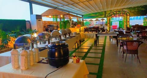 Milana Hotel, Restaurant