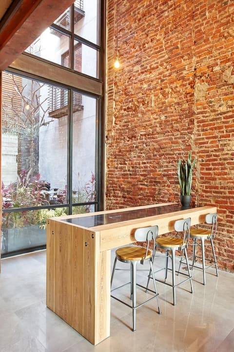 Sonder The Queen, Lobby