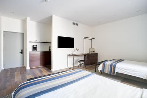 Sonder The Queen, Room