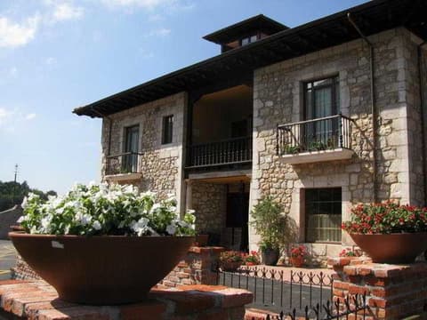 Maria Manuela, General view