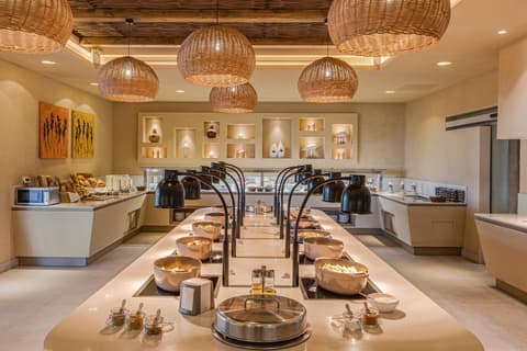 Blue Lagoon Queen, Restaurant