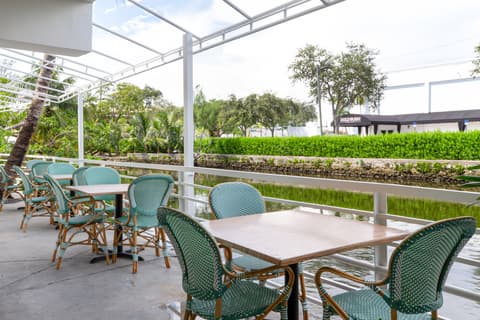 Selina Gold Dust, Terrace