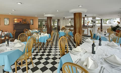 Bahia Cartagena, Restaurant