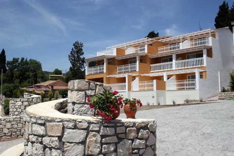 Belvedere Gerakas Lux. Suites, General view