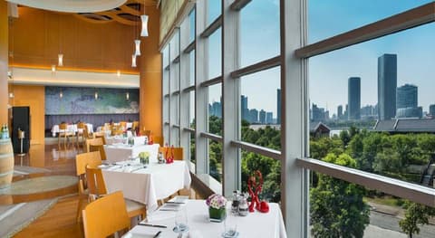 Grand Kempinski Hotel Shanghai, Restaurant