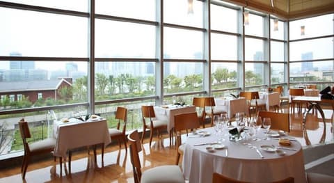 Grand Kempinski Hotel Shanghai, Restaurant