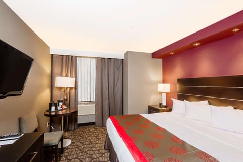 Ramada by Wyndham Niagara Falls by the River, Room