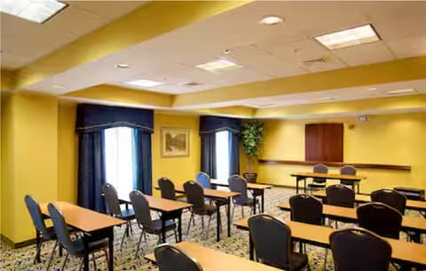 Hampton Inn & Suites Lake Wales, Conferences