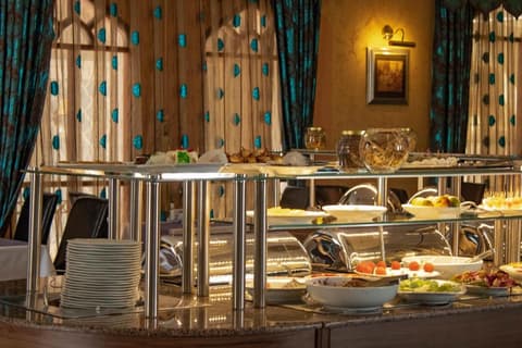 Grand Hotel Europe, Restaurant