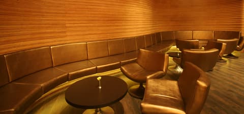 The Golden Crown, Restaurant