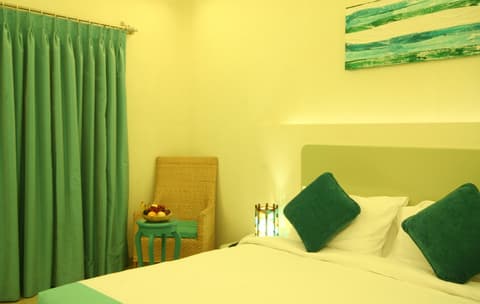 The Golden Crown, Room