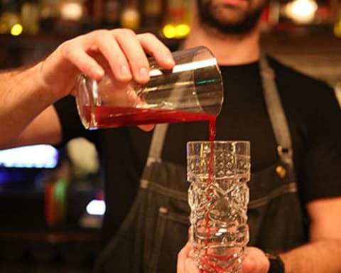 Kenmore Village Hotel, South Beach, Bar