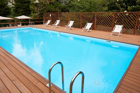 Occidental Aurelia, Pool