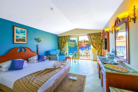 Titanic Palace, Room