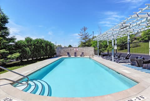 Holiday Inn Express Whitby Oshawa, Pool