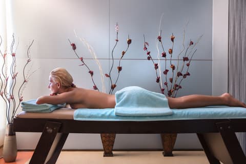 Palmin Hotel, Sports and Entertainment