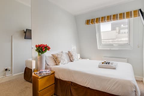 1 Lexham Gardens, Room