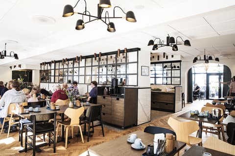 Kong Arthur, Restaurant