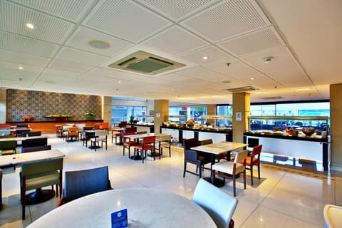 Quality Hotel Suites Sao Salvador, Restaurant