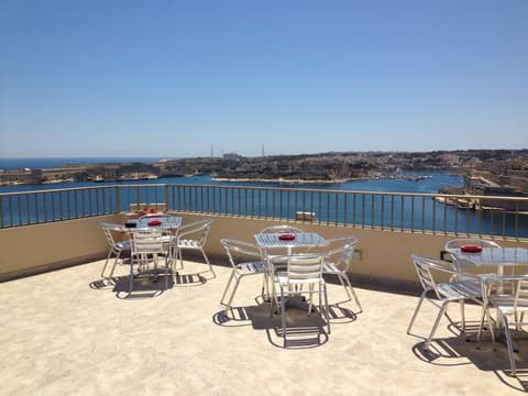 Grand Harbour Hotel, Terrace