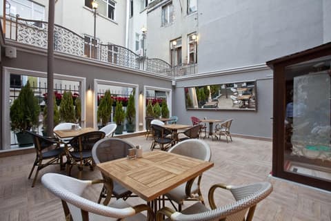 Collage Pera, Terrace