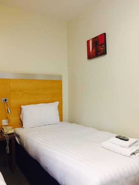 The Maiden Oval, Room