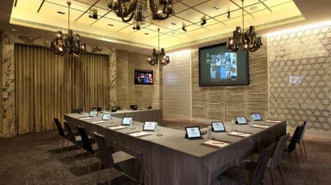 Nina Hotel Kowloon East (Formerly L'hotel élan), Conferences