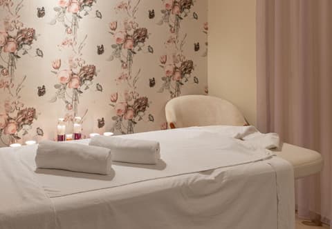 Blue Bay Hotel, Sports and Entertainment