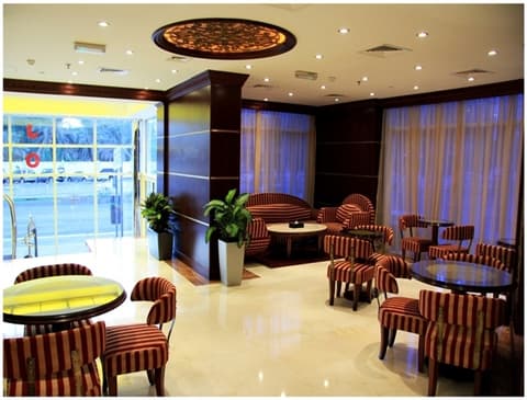 TRIANON ROYAL HOTEL, Lobby