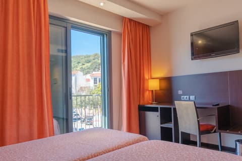 Loar Ferreries, Room