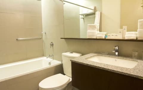 Microtel By Wyndham Acropolis, Room