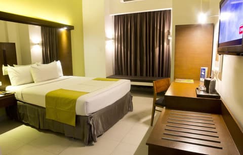 Microtel By Wyndham Acropolis, Room