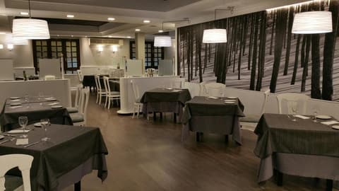 Castillo Hotel, Restaurant