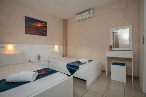 Mareva Apartments, Room