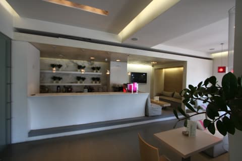 Ariston, Lobby