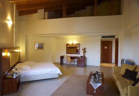 Parnis Palace Hotel, General view