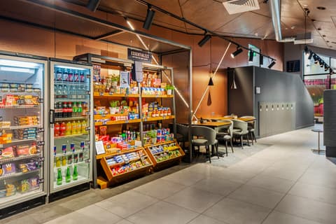 Roomzzz Newcastle City, Lobby