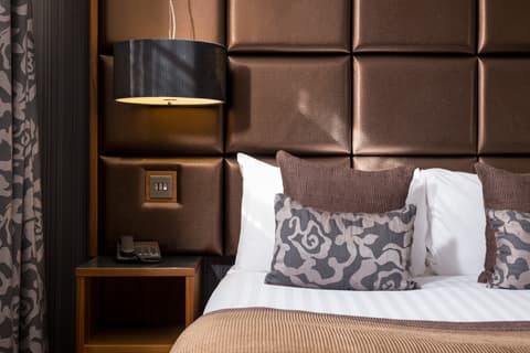 Roomzzz Newcastle City, Room