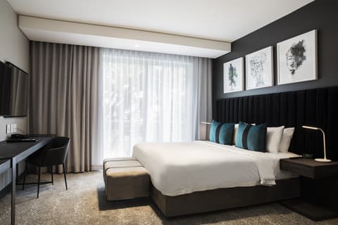 The Capital Empire, Room