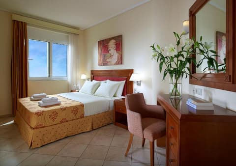 Avantis Suites, Room